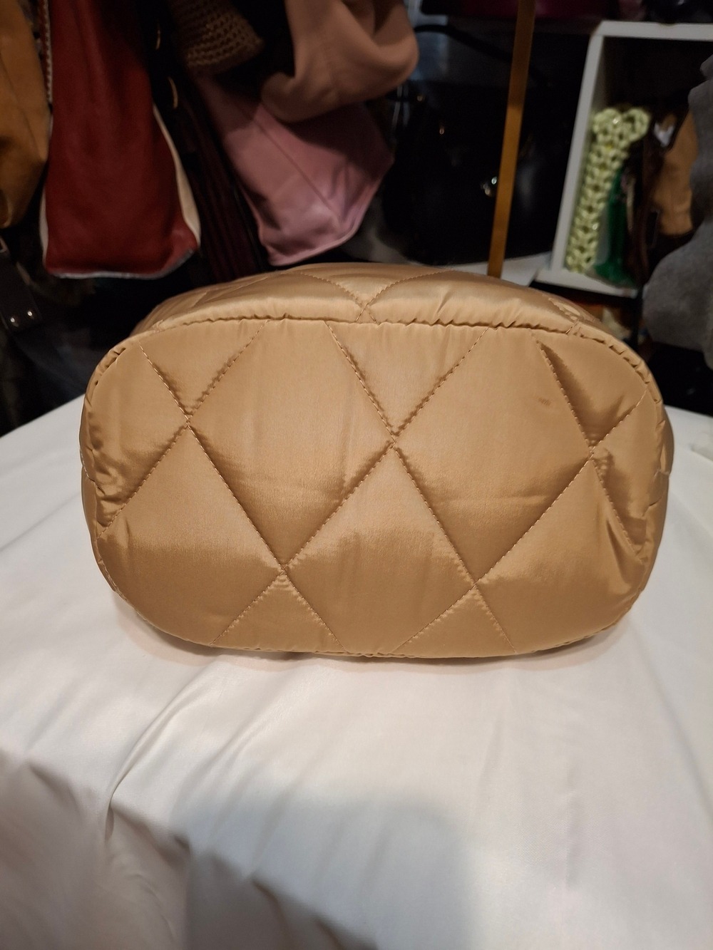 Vera Bradley Quilted Shoulder Bag in Beige NWT - Picture 3 of 9